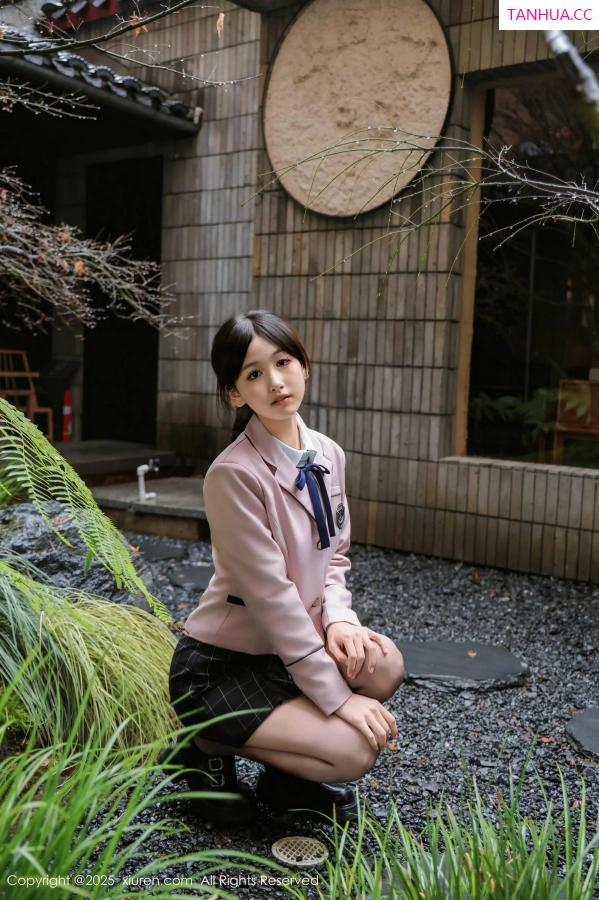  [XiuRen]高清写真图 2025.02.28 No.9949 奶芙乔乔 美腿黑丝第7张图片